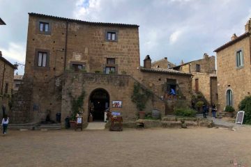 piazza di civita di bagnoregio