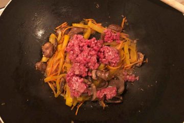 ricetta noodles di riso con carne