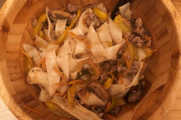 ricetta noodles di riso con carne